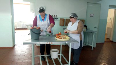 Учні з Вінниччини виготовляють сухофрукти для оборонців