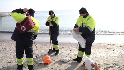 Дно одеських пляжів почали обстежувати перед Водохрещем Дно одеських пляжів почали обстежувати перед Водохрещем