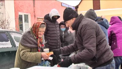 У Вінниці подружжя американців годує безхатьків У Вінниці подружжя американців годує безхатьків