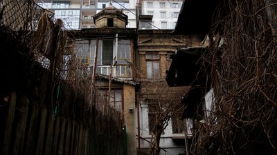 Одеські краєзнавці намагаються врятувати старовинні фрески з українськими мотивами Одеські краєзнавці намагаються врятувати старовинні фрески з українськими мотивами