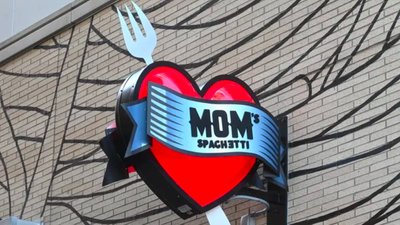 "Mom's Spaghetti". Репер Емінем відкрив своє бістро у рідному Детройті "Mom's Spaghetti". Репер Емінем відкрив своє бістро у рідному Детройті