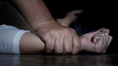 На Полтавщині поліцейського підозрюють у зґвалтуванні жінки
