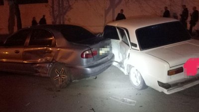 У Маріуполі вночі стались три аварії: є травмовані, заблокований рух У Маріуполі вночі стались три аварії: є травмовані, заблокований рух