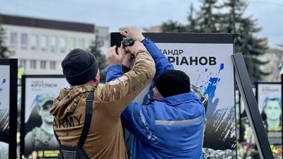 Нові портрети загиблих бійців встановили у Рівному