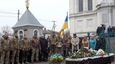 У Глухові попрощалися з добровольцем Олександром Васильченком У Глухові попрощалися з добровольцем Олександром Васильченком