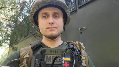 "Не зупинюсь та працюватиму задля перемоги, а після неї – лікуватиму людей". Історія медика-гвардійця з Херсонщини "Не зупинюсь та працюватиму задля перемоги, а після неї – лікуватиму людей". Історія медика-гвардійця з Херсонщини