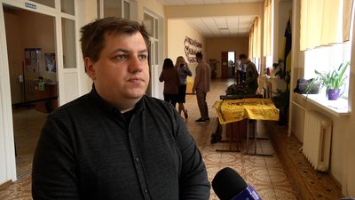 До Дня пам'яті та примирення у житомирській школі провели "Уроки звитяги" До Дня пам'яті та примирення у житомирській школі провели "Уроки звитяги"