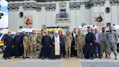Греко-католицька Церква у Тернополі передала 7 автомобілів для ЗСУ Греко-католицька Церква у Тернополі передала 7 автомобілів для ЗСУ