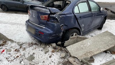 ДТП у Черкасах: автівка врізалась в огорожу кладовища