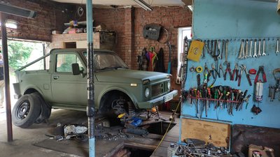 У Полтаві створюють пікапи для військових