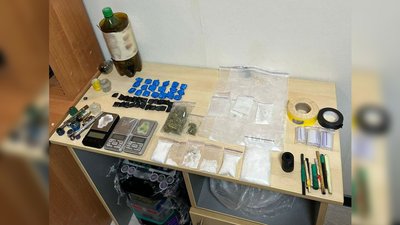 У Чернігові поліцейські вилучили у чоловіка наркотиків на понад пів мільйона гривень У Чернігові поліцейські вилучили у чоловіка наркотиків на понад пів мільйона гривень
