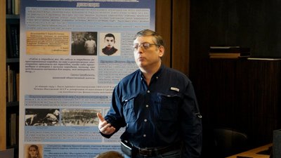 Дві трагічні дати. У Дніпрі вшанували пам'ять лідера кримськотатарського народу та жертв депортації чеченців Дві трагічні дати. У Дніпрі вшанували пам'ять лідера кримськотатарського народу та жертв депортації чеченців