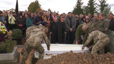 На Івано-Франківщині попрощалися із бойовою медикинею Мар'яною Тряско на позивний Квітка На Івано-Франківщині попрощалися із бойовою медикинею Мар'яною Тряско на позивний Квітка