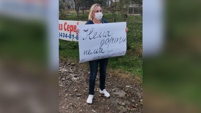 У селі Бринь - бездоріжжя. Прикарпатці перекрили дорогу національного значення У селі Бринь - бездоріжжя. Прикарпатці перекрили дорогу національного значення