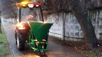 У Києві гідрослужби і техніка для протиожеледної обробки працюють у посиленому режимі — КМДА У Києві гідрослужби і техніка для протиожеледної обробки працюють у посиленому режимі — КМДА