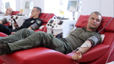 "Краплинки крові" для ЗСУ: в Черкасах спецслужбовці стали донорами, аби врятувати побратимів