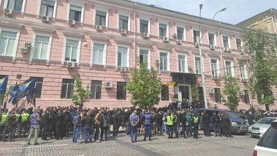 Суд обирає запобіжний захід Медведчуку Суд обирає запобіжний захід Медведчуку