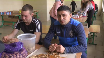 "Байрактарчики" з Голиня. Як на Калущині виготовляють енергетичні батончики на передову "Байрактарчики" з Голиня. Як на Калущині виготовляють енергетичні батончики на передову