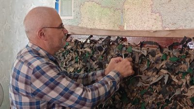 Ліплять вареники, плетуть сітки. У Кривому Розі волонтери допомагають ЗСУ