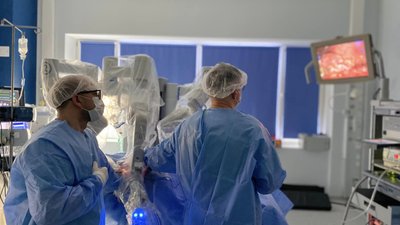 Львівські хірурги прооперували однорічного хлопчика за допомогою робота Da Vinci Львівські хірурги прооперували однорічного хлопчика за допомогою робота Da Vinci