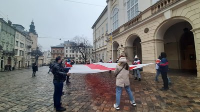"Підвіз бабусю — винен": акція на підтримку політв'язнів Білорусі "Підвіз бабусю — винен": акція на підтримку політв'язнів Білорусі