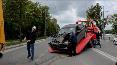 У Тернополі легківка в'їхала в маршрутне таксі У Тернополі легківка в'їхала в маршрутне таксі
