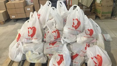 "Взуття, одяг, продукти". Як працює пункт допомоги для переселенців у Вінниці
