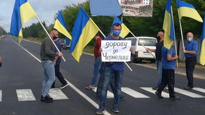 "Дорогу до Чернелиці" - жителі прикарпатського села вимагають ремонту автошляху