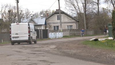 У селі Радча Івано-Франківської громади 40 років не ремонтували дорогу У селі Радча Івано-Франківської громади 40 років не ремонтували дорогу