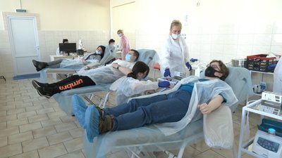 "Кров чарівна". Під час акції в Одеській обласній станції переливання фотографували донорів
