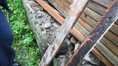 Будинок у Дрогобицькому районі, де є загроза зсуву Будинок у Дрогобицькому районі, де є загроза зсуву
