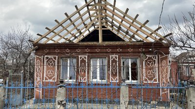 Пошкоджений житловий будинок Лідії. Пошкоджений житловий будинок Лідії.