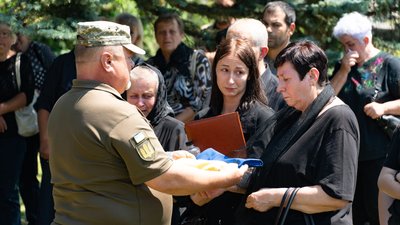 В Ужгороді попрощалися із полеглим на війні Романом Романишиним В Ужгороді попрощалися із полеглим на війні Романом Романишиним