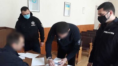 В Одесі поліцейського підозрюють у насильстві над неповнолітніми вихованцями притулку В Одесі поліцейського підозрюють у насильстві над неповнолітніми вихованцями притулку