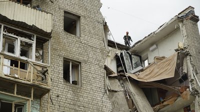 "Кричу: дістаньте мене, я жива", — врятована після потрапляння ракети в будинок у Харкові "Кричу: дістаньте мене, я жива", — врятована після потрапляння ракети в будинок у Харкові
