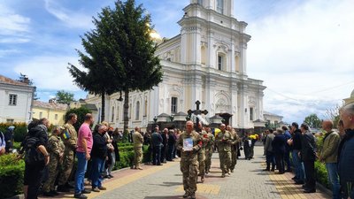 У Луцьку провели в останню путь ветерана АТО У Луцьку провели в останню путь ветерана АТО