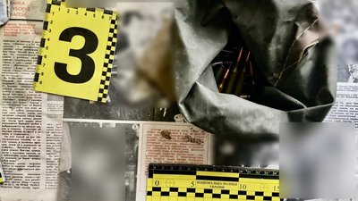 У Путивлі на Сумщині чоловік зберігав вдома боєприпаси та наркотичні речовини — поліція У Путивлі на Сумщині чоловік зберігав вдома боєприпаси та наркотичні речовини — поліція