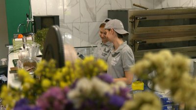 Передали понад 100 тис. грн та пригощають військових. Як піцерія у Франківську допомагає ЗСУ Передали понад 100 тис. грн та пригощають військових. Як піцерія у Франківську допомагає ЗСУ