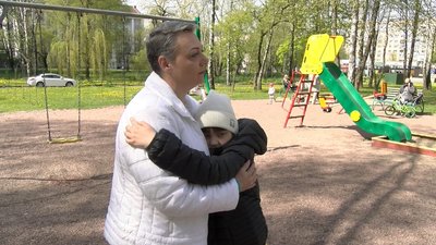 До дня матері: багатодітна лучанка чекає з полону сина
