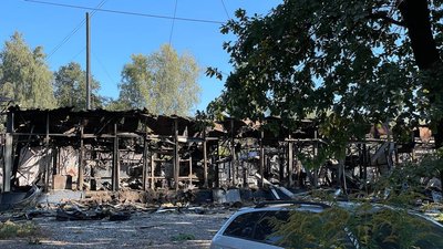Знищене приміщення автосервісу в Сумах. 12 вересня 2025 рік.
