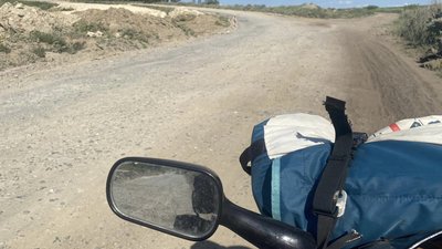Британець за 5 днів перетнув Європу на мотоциклі, аби потрапити в Україну з Великої Британії