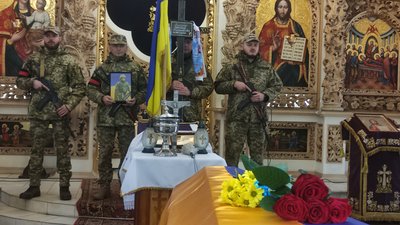 "Друг, який поряд": у Полтаві попрощалися із загиблим військовим Олександром Власенком