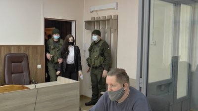 Вероніку Моторіну заводять до зали суду Вероніку Моторіну заводять до зали суду