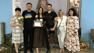 "Повертайся додому". Двоє полтавських воїнів долучилися до зйомок кліпу співачка Жанни Лтавської