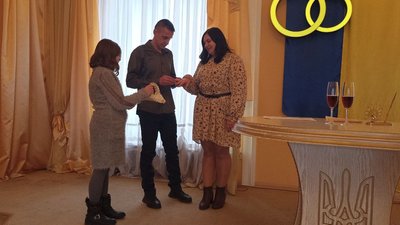 Понад пів сотні заяв для реєстрації шлюбу подали у Житомирі через портал "Дія" Понад пів сотні заяв для реєстрації шлюбу подали у Житомирі через портал "Дія"