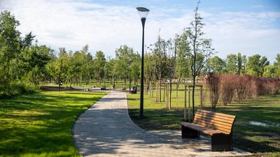 У Києві відкрили новий пішохідний міст-хвилю У Києві відкрили новий пішохідний міст-хвилю