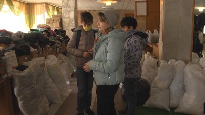 Одяг, їжа та іграшки: в Луцькому РАЦСі організували центр допомоги вимушеним переселенцям