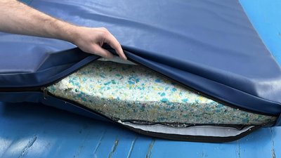 В одному з районів Києва закупили спортивні мати для укриттів на 3 млн грн
