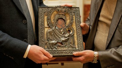 Переслали зі США: митники передали Львівській галереї мистецтв старовинну ікону