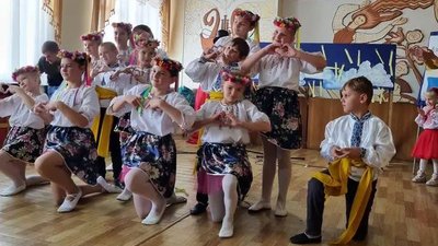 У Чуднові на Житомирщині організували дитячий клуб за інтересами для психологічної підтримки дітей у воєнний період У Чуднові на Житомирщині організували дитячий клуб за інтересами для психологічної підтримки дітей у воєнний період